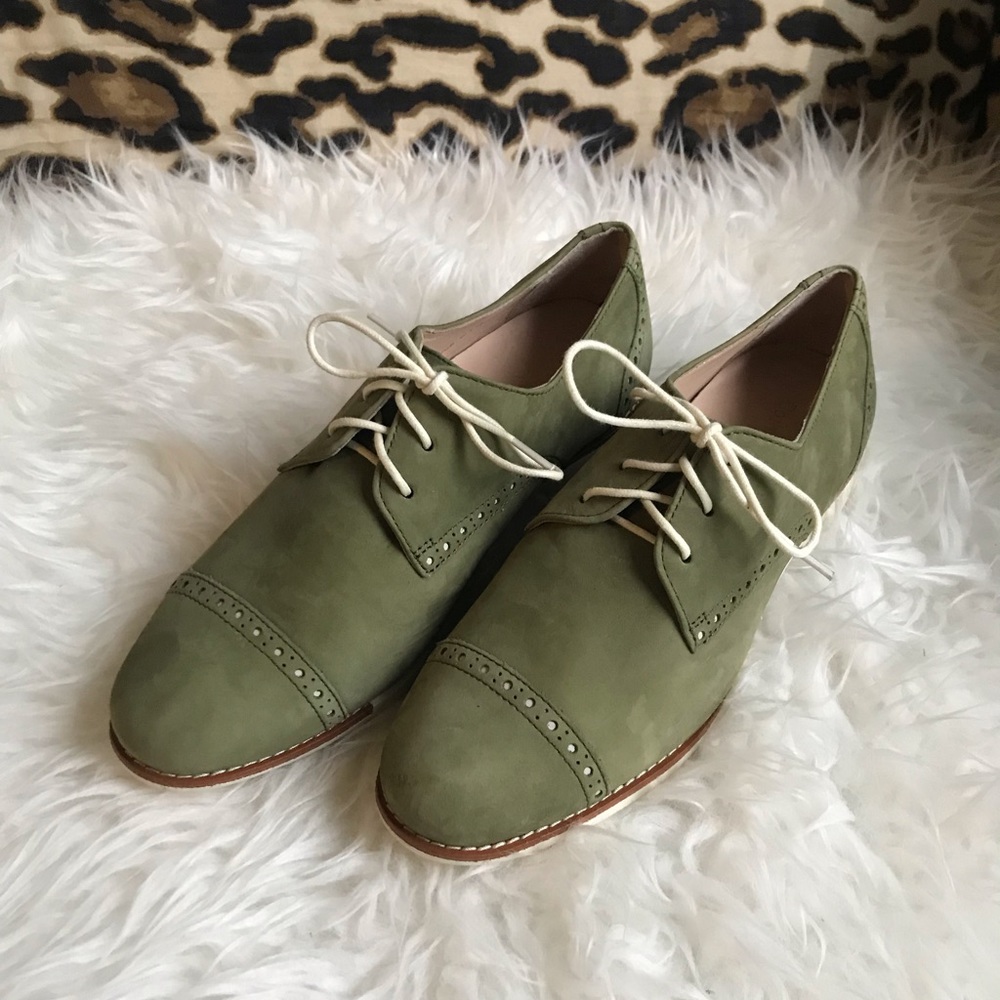 Green Cole Haan oxford shoes, size 7.5